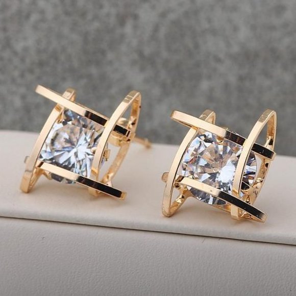 NEW Gold 3D Solitaire Caged Diamond Stud Earrings - Picture 1 of 8